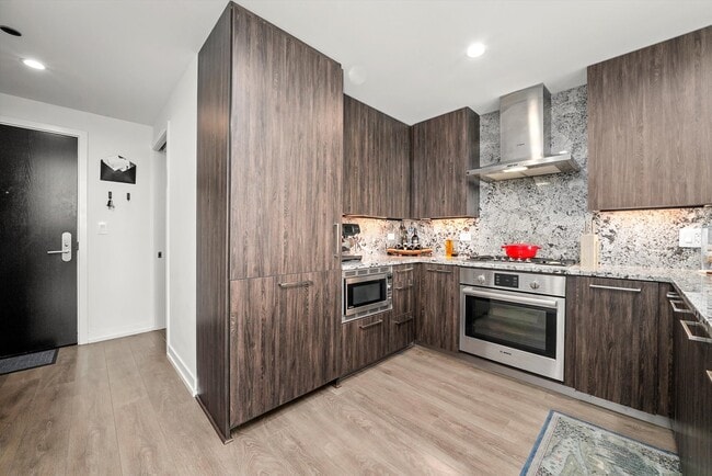 Building Photo - 750 N Hudson Ave