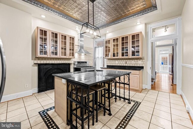 Building Photo - 1402 Light St