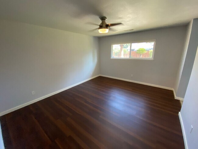 Building Photo - Beautiful Home for rent in Visalia, Ca