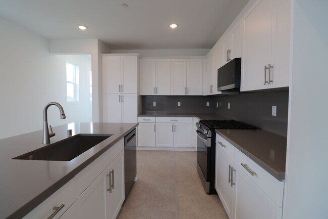 Building Photo - 1713 River Vis