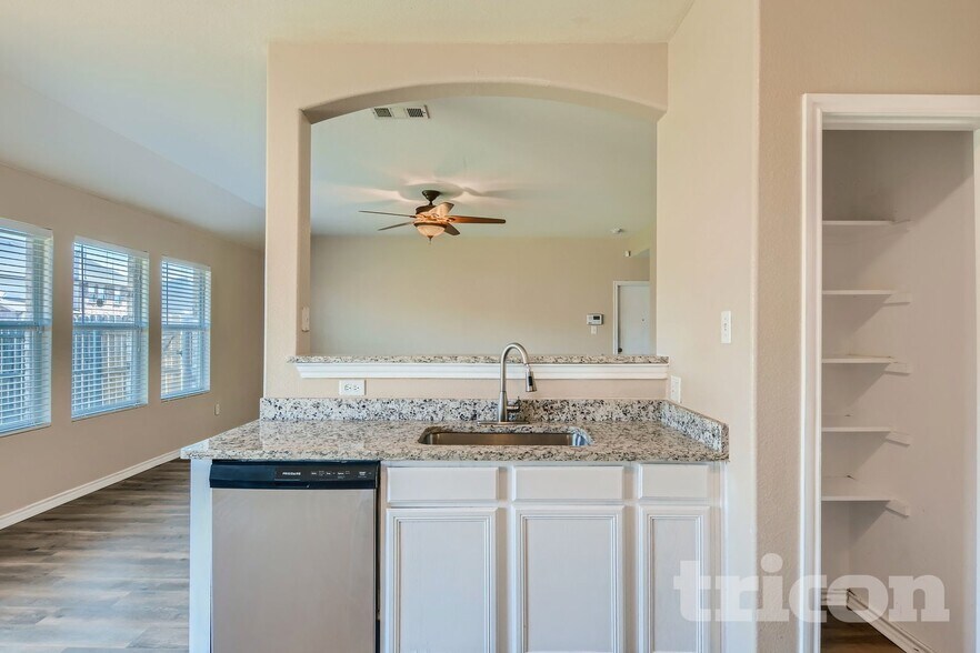 Building Photo - 712 Locustberry Dr