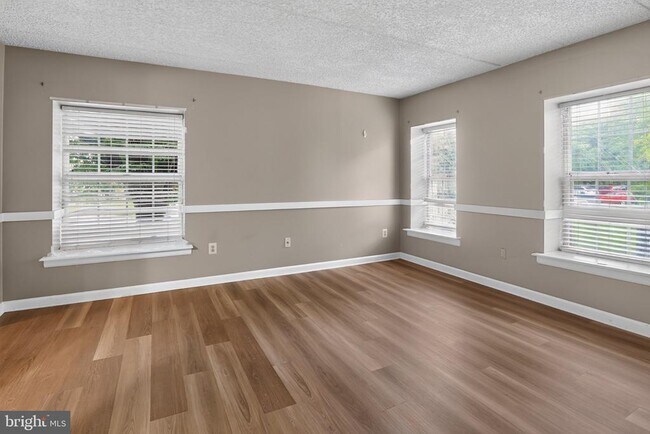 Building Photo - 702 Deer Run