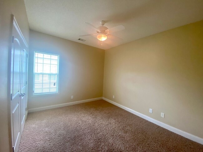 Building Photo - 102 Bryce Dr