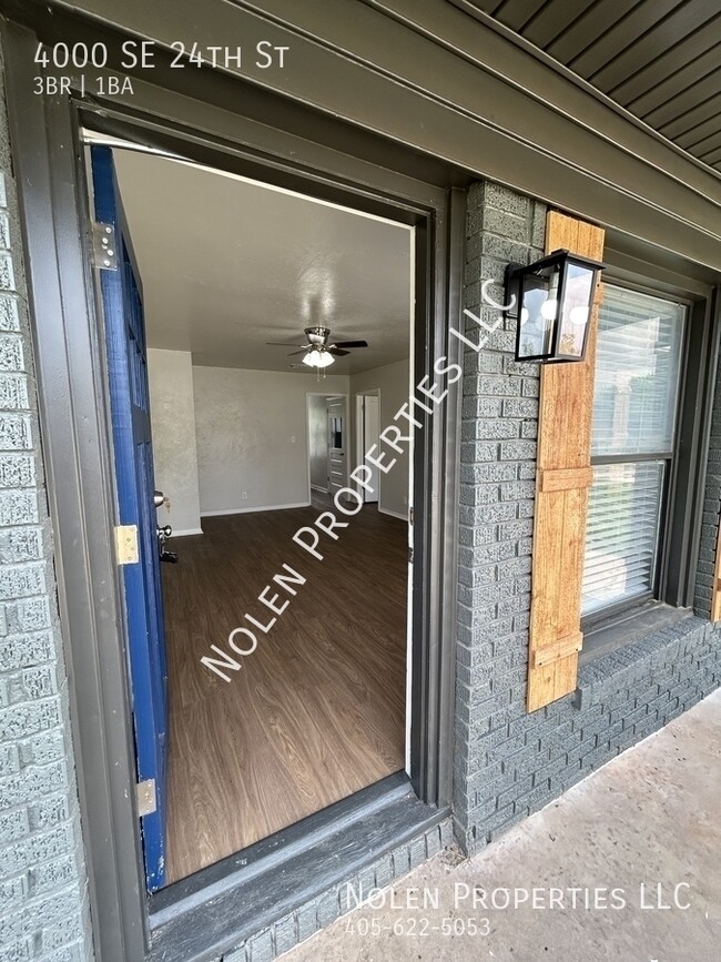 Building Photo - 4000 SE 24th St