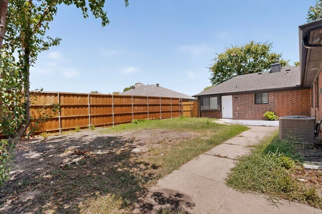 Building Photo - 3701 University Dr