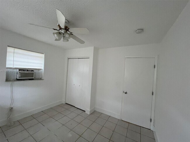 Building Photo - 715 NW 15th Terrace