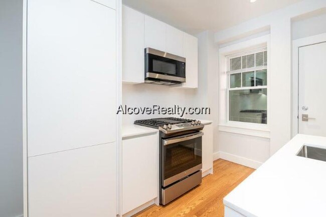 Primary Photo - 17 Forest St