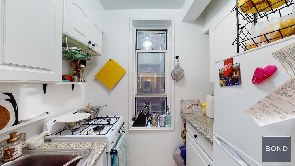 Building Photo - 340 E 58th St
