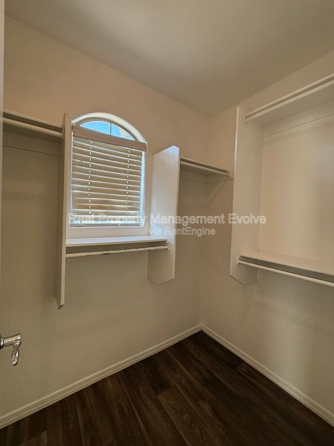 Building Photo - 8323 W Sheridan St