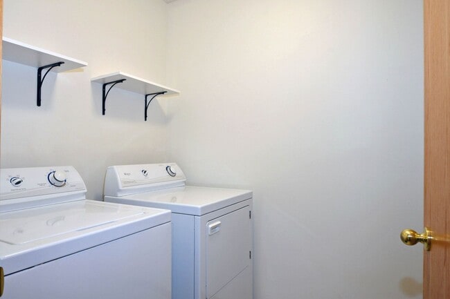 Building Photo - 17081 Eagleview Way