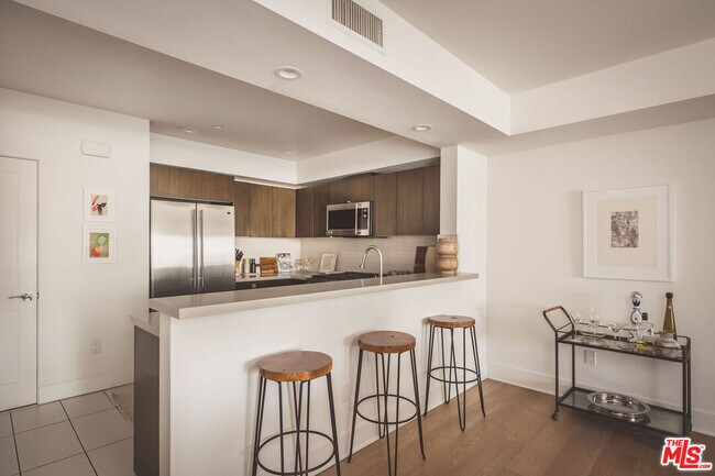 Building Photo - 118 Kings Rd