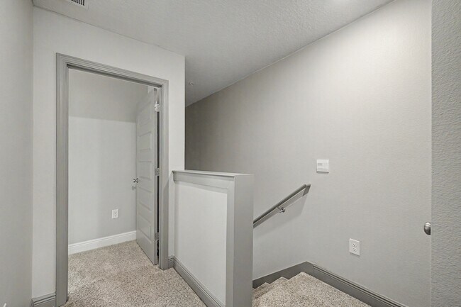 Building Photo - 9055 Golden Eye Dr