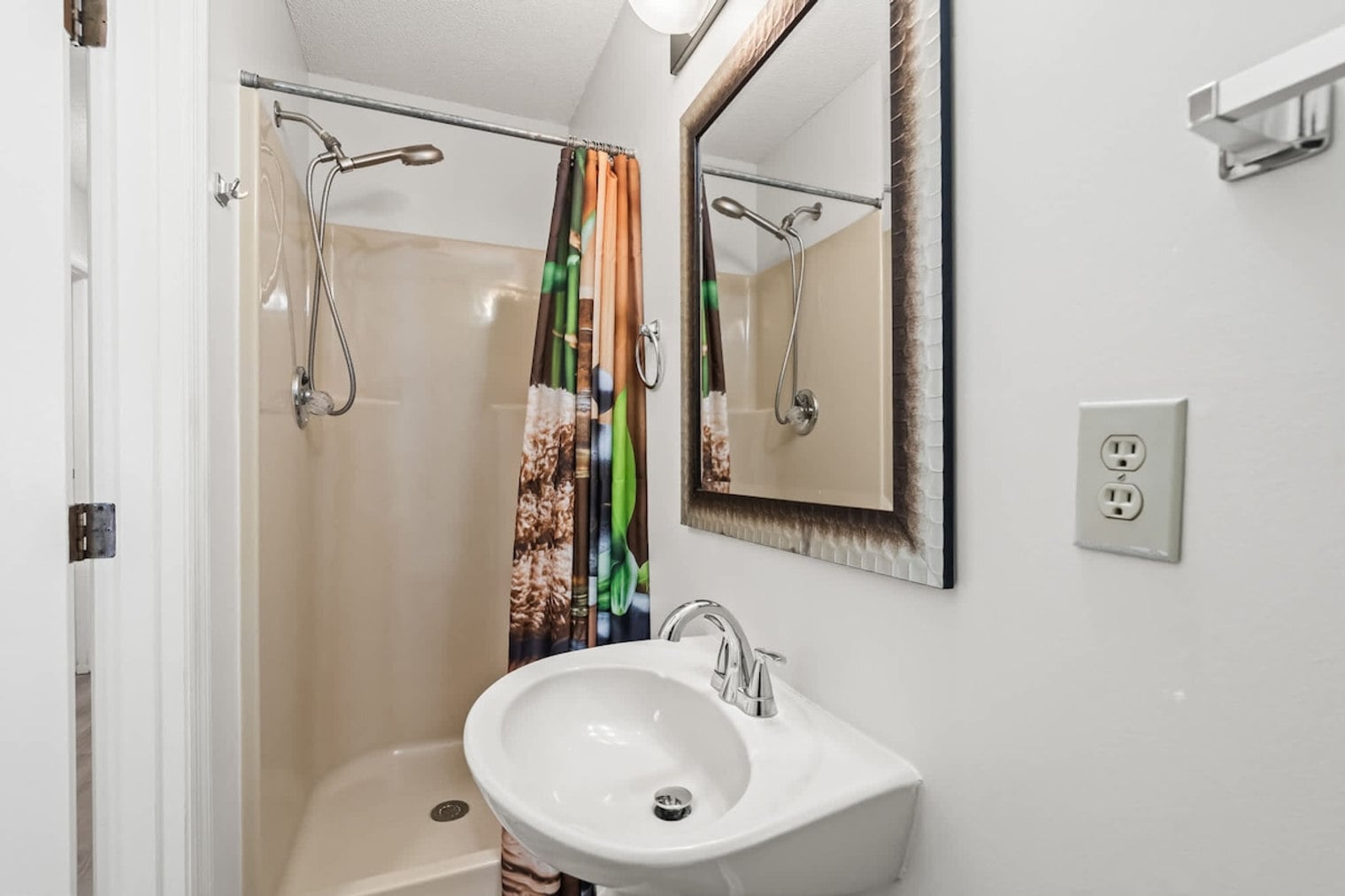 Building Photo - 1920 Bent Grass Dr