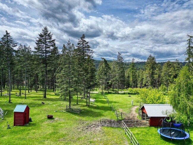 Building Photo - Private Country Living on 20 Acres in Somers