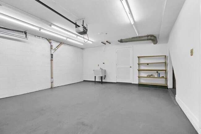 Building Photo - 234 Cliff St