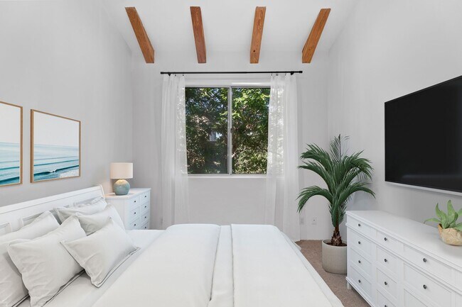 Building Photo - 631 3rd St