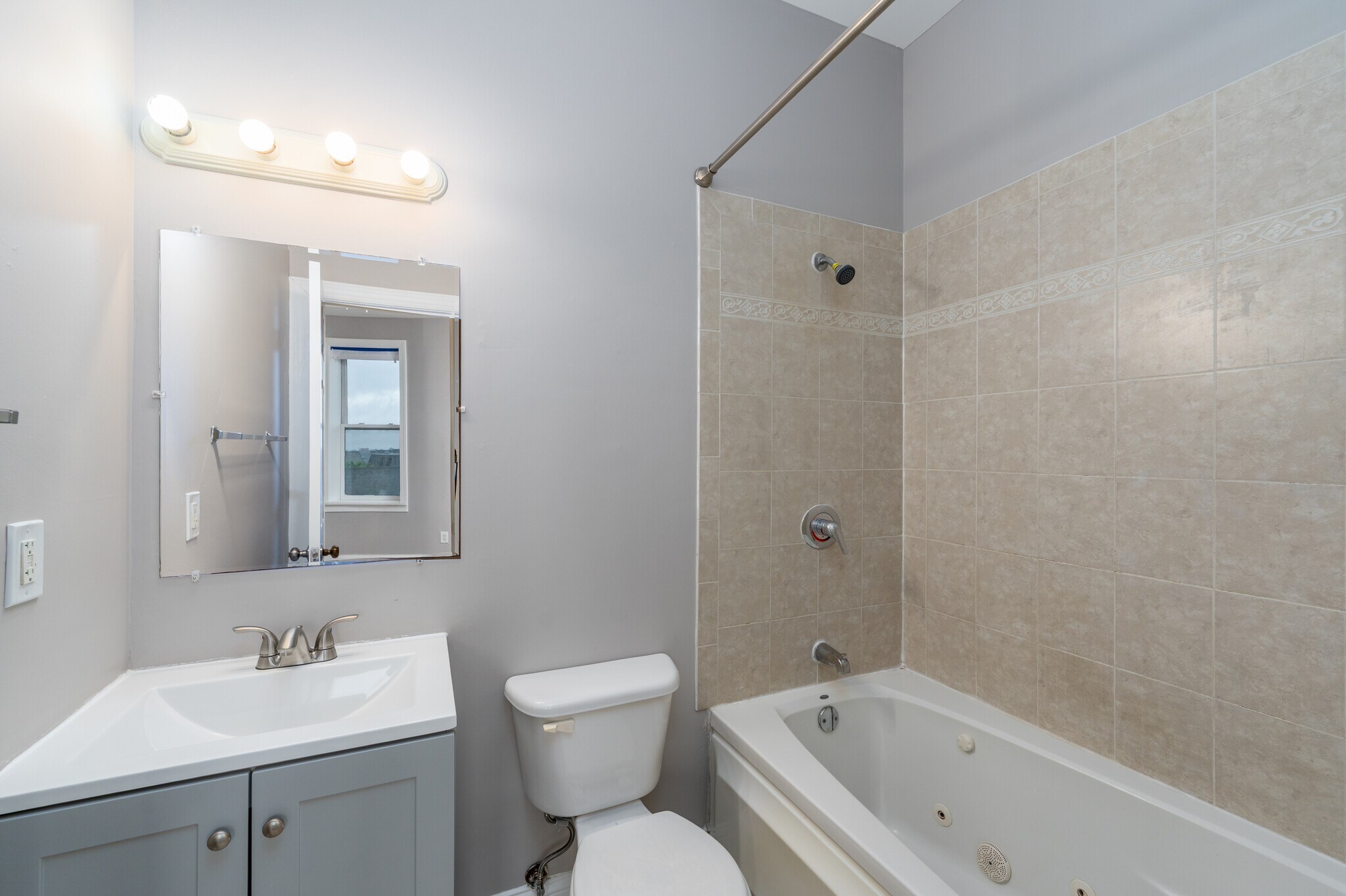 Second Floor Bathroom (Primary En Suite) - 2248 Brookfield Ave