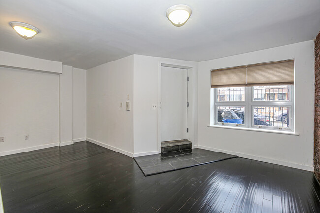 Building Photo - 1312 Putnam Ave