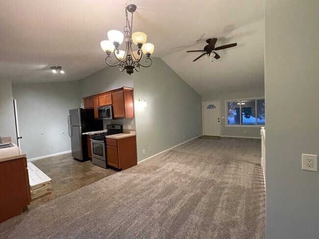 Building Photo - 6770-6772 Pleasantview St NE