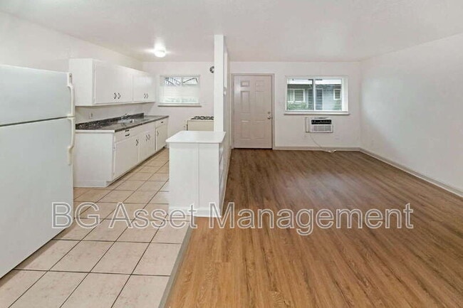 Building Photo - 728 Darina Ave