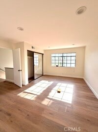 Building Photo - 2931 Plaza del Amo