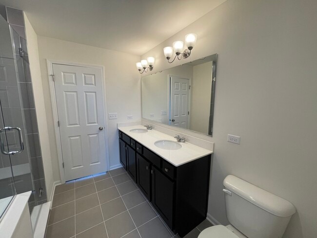 Building Photo - 12640 S Talbot Cir