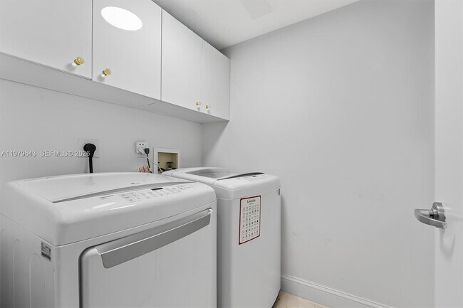 Building Photo - 19111 Collins Ave