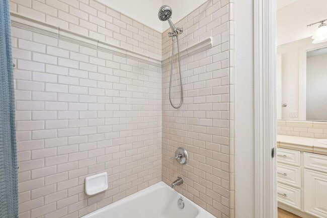 Building Photo - Luxurious Home in Downtown Palo Alto Available Now
