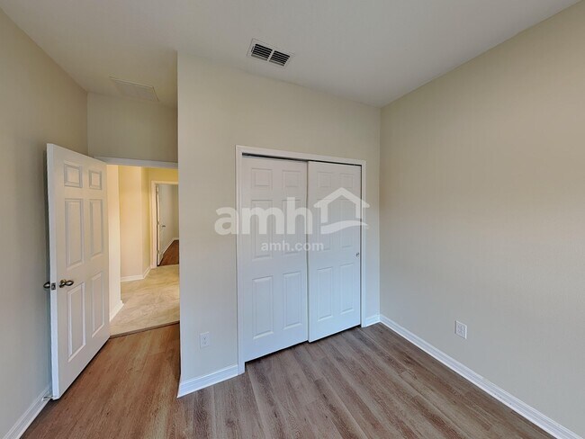 Building Photo - 1813 Henley St