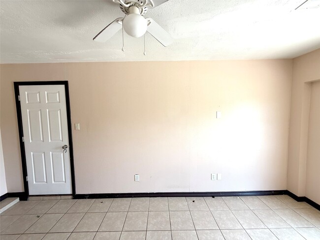Building Photo - 7130 Kings Dr