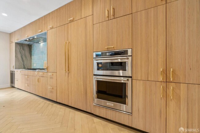 Building Photo - 7 Seymour St