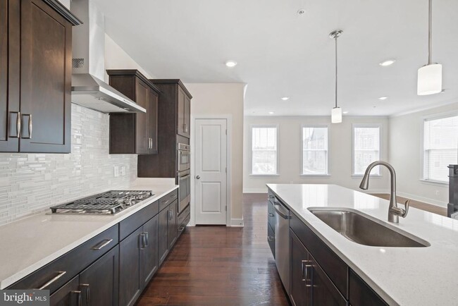 Building Photo - 143 Rubens Dr
