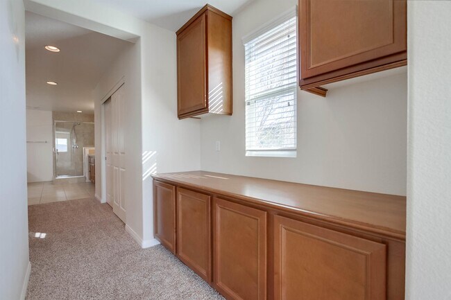 Building Photo - 1059 Vista Pointe Blvd