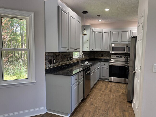 Building Photo - 116 Realini Dr