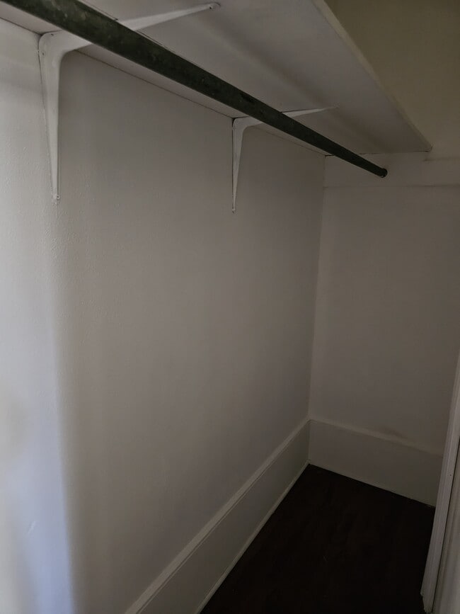 Building Photo - 1222 N Ridge Ave