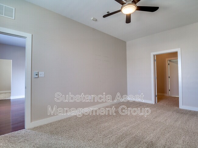 Building Photo - 444 N Central Ave