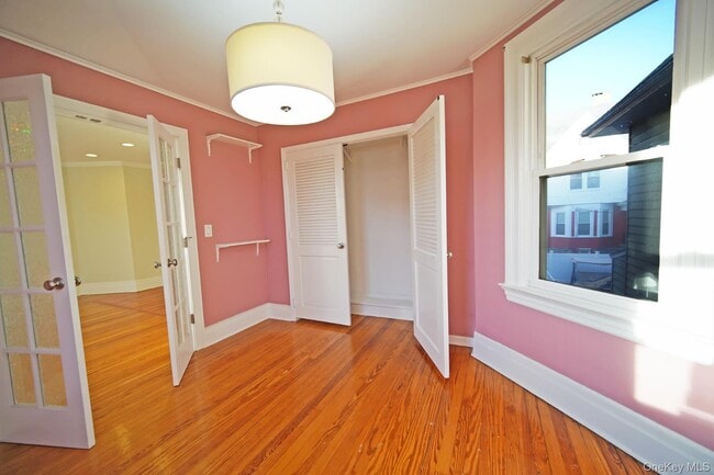 Building Photo - 21 Lake Ave