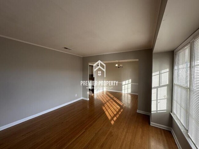Building Photo - 5560 Cottonwood Rd