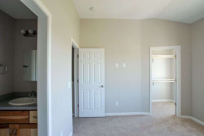 Building Photo - 3163 Sullivan Lp