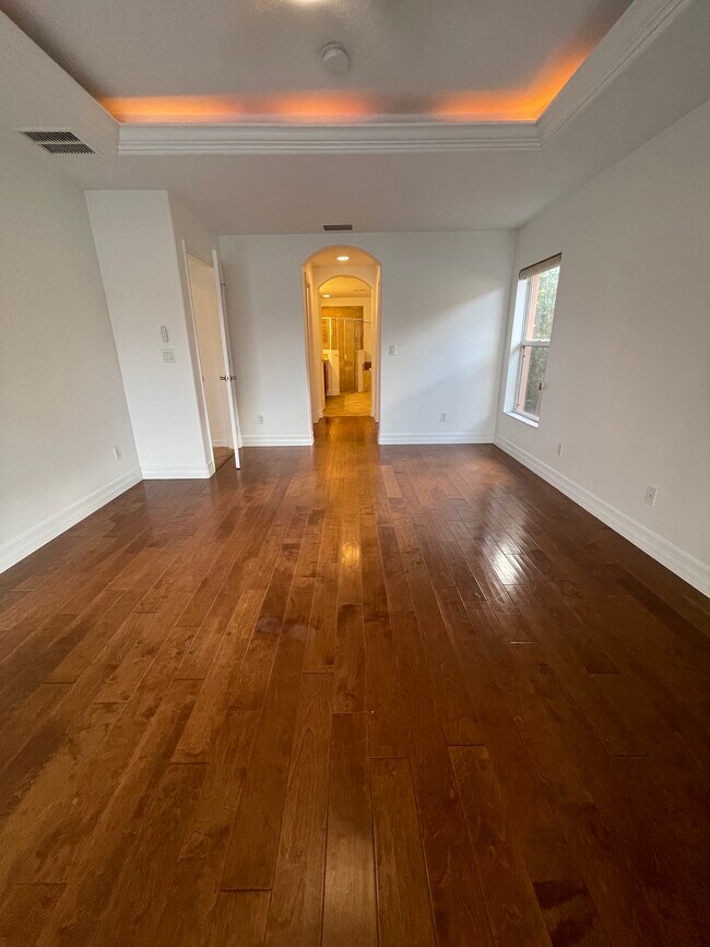 Building Photo - 9324 La Bianco St