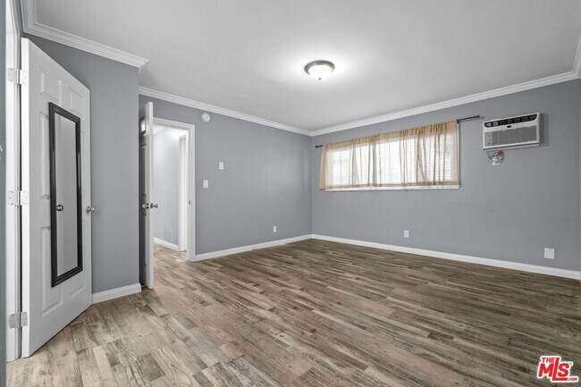 Building Photo - 1939 Selby Ave