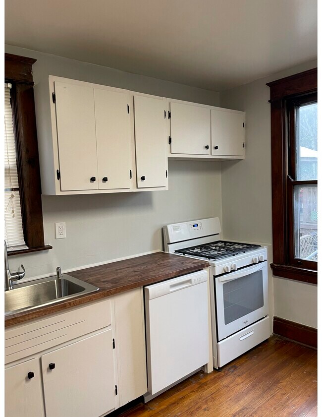 Kitchen - 205 Western Ave