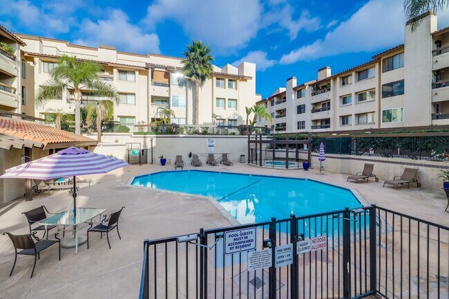 Building Photo - Spacious 3BD/2BA Condo in Mission Greens -...