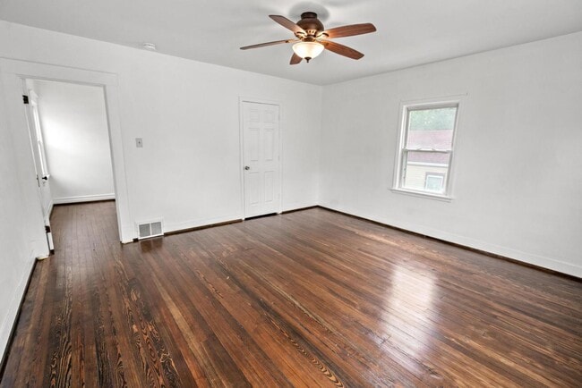 Building Photo - 2210 Busse St