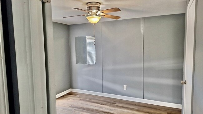 Building Photo - PCB Rental 2 BR / 1 BA - Convenient to it ...