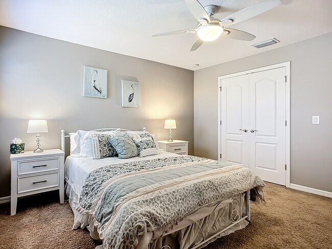 Building Photo - 3009 Esmeralda Dr
