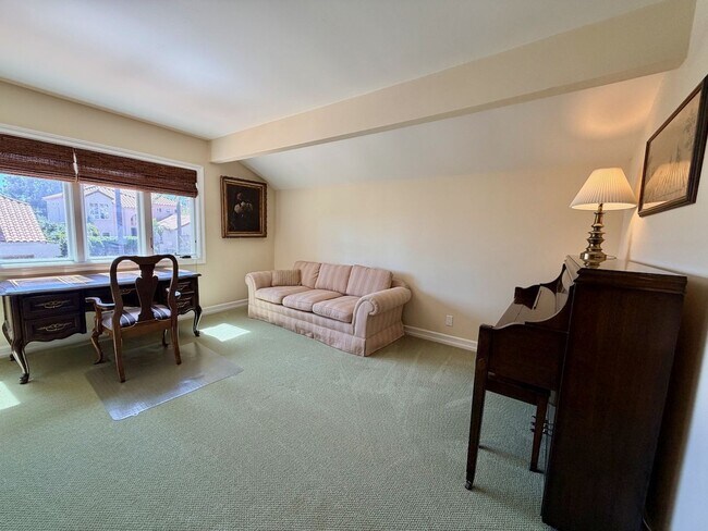 Building Photo - For Rent Available Now - Furnished House 3+BR 2.5Ba in Del Mar, charming furnished home in the hi...