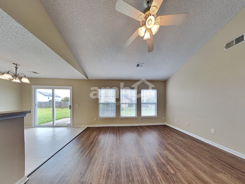 Building Photo - 89 Dovetail Cir