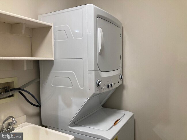 Building Photo - 2819 Berth Ct