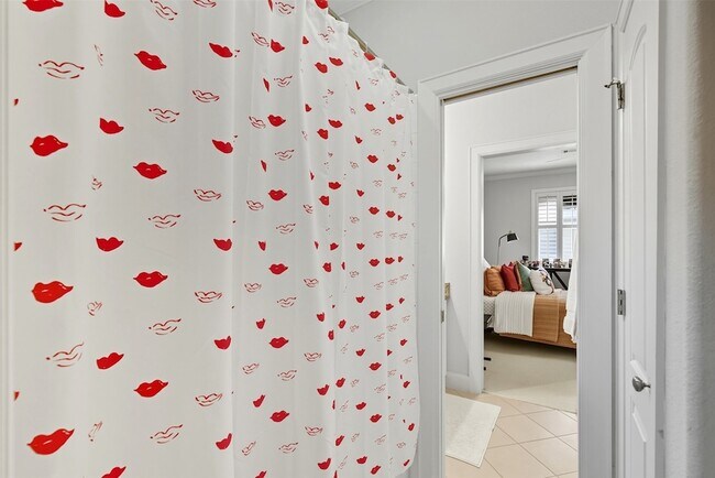 Building Photo - 1044 Memorial Village Dr